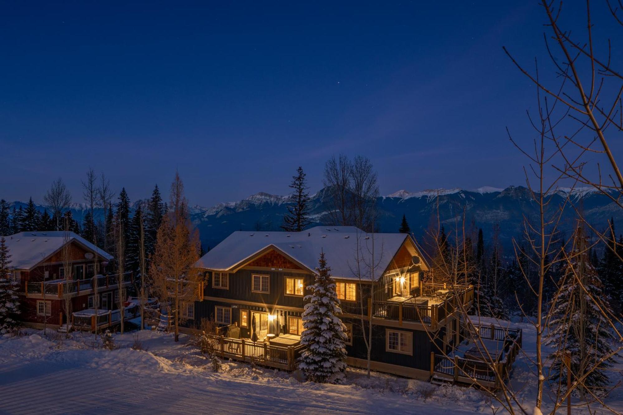 Lush Mountain Accommodations Golden Exteriér fotografie