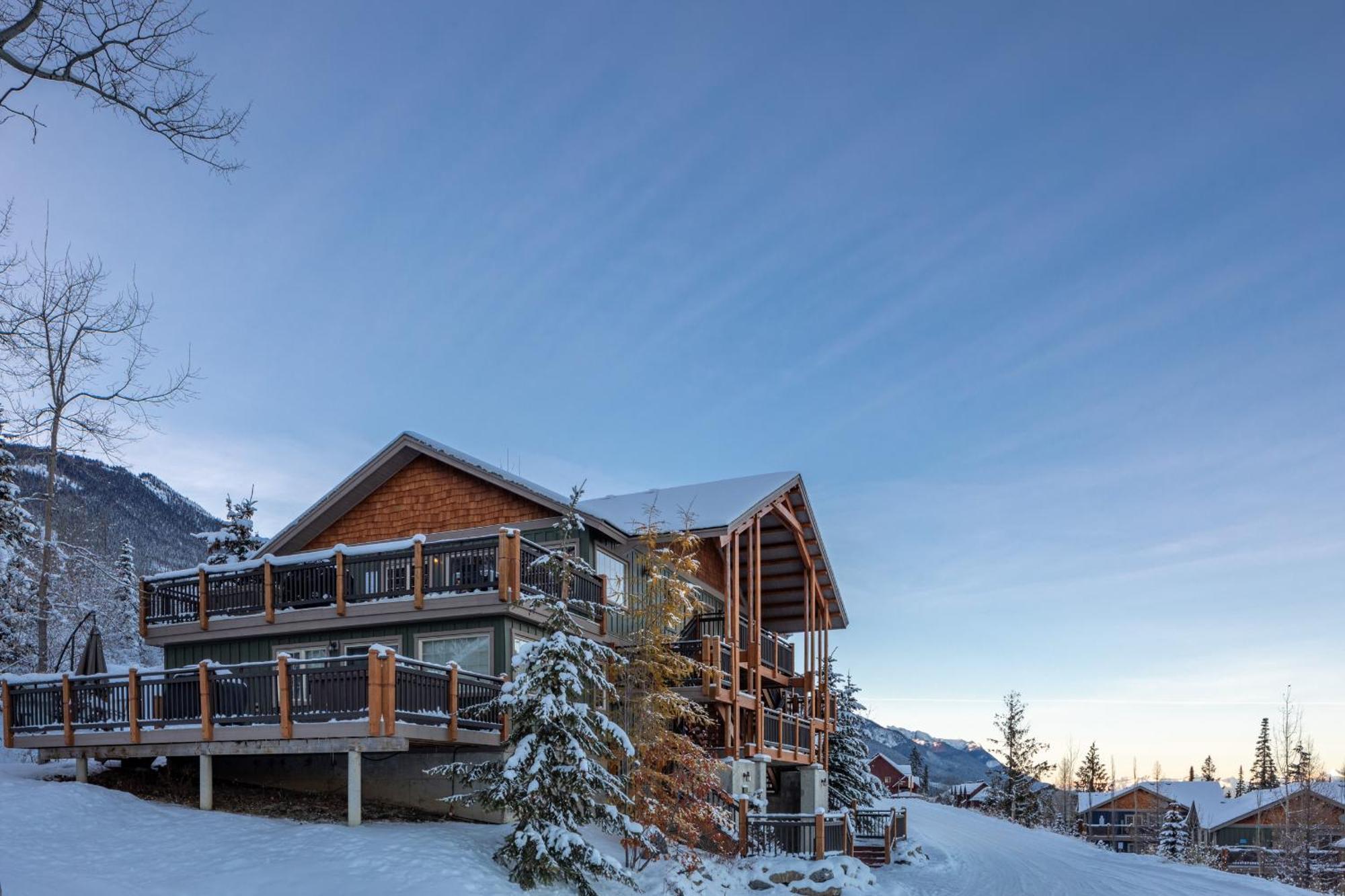 Lush Mountain Accommodations Golden Exteriér fotografie